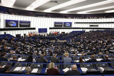 Евродепутатите гласуваха за отхвърляне на вота на недоверие срещу Европейската