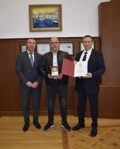 И ф главен прокурор Борислав Сарафов награди трима служители на