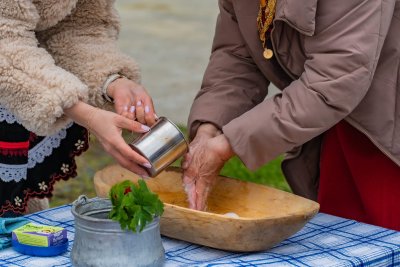 Traditional &ldquo;Babuvane&rdquo; Ritual Recreated in Tsarevo for Midwife's Day (see pics)