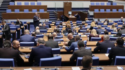 Напрежение в пленарната зала: Прекъснаха заседанието заради промените в Изборния кодекс