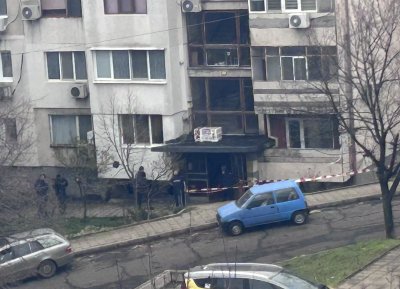 Полицията в Бургас отцепи района около блок 17 в ж