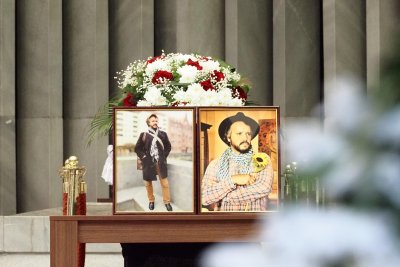 Близки и приятели се сбогуваха с писателя Калин Терзийски (СНИМКИ)