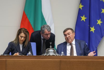 Заседанието на парламента беше прекъснато след нарушаване на реда в