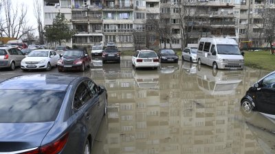 Авария остави коли под вода в столичния квартал Лагера Инцидентът