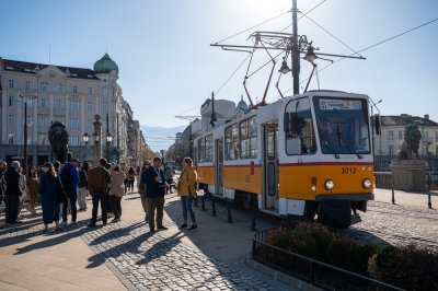 Трамвай "Памет" премина край софийски сгради, свързани с годишнината от Народния съд