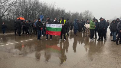 Протестиращи затвориха и международния път Е 79 в района на