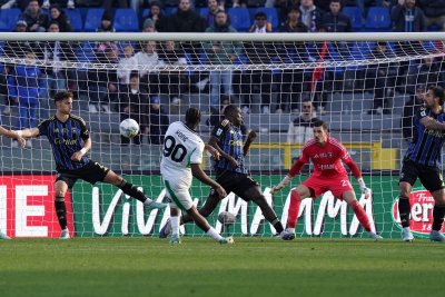 Росен Божинов дебютира като титуляр за Пиза при загубата от Сасуоло