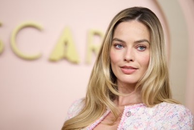 Марго Роби и Джейкъб Елорди дават пълна газ на най-горещия тренд в киното в момента &ndash; методичното обличане