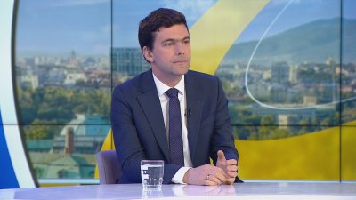 На фона на задълбочаващата се вътрешнополитическа нестабилност и на практика