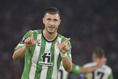 Валенсия привлече полузащитник от Уест Хем