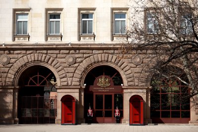 Консултациите за служебен премиер продължават и днес