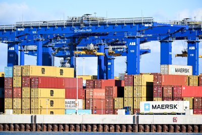 Контейнерните превозвачи Мерск и Хапаг Лойд обявиха че силни бури