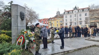 И за опашката на дявола ще се хвана ако трябва