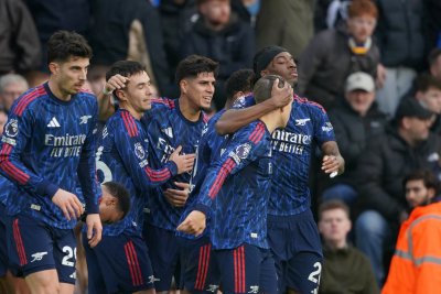 Илия Груев игра едно полувреме при загубата на Лийдс от Арсенал