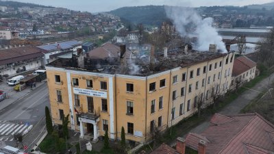 Националната гимназия по приложни изкуства Тревненска школа продължава да работи