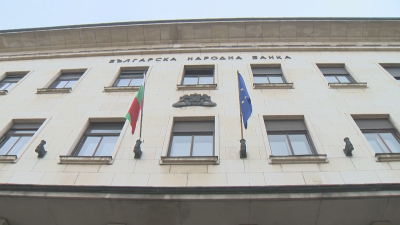 И днес касите на БНБ и някои търговски банки работят