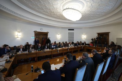 Правната комисия прие: До 20 изборни секции в държави извън ЕС