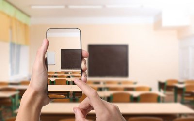 25 годишен преподавател по география е бил задържан за блудство