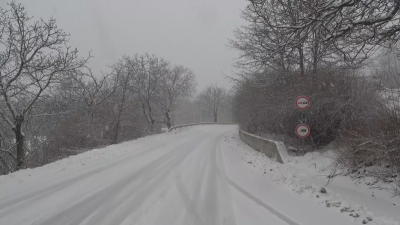 В Смолянско зимната обстановка остава усложнена