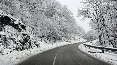 15 см сняг на места в Хасковско, няма затворени пътища