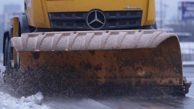 Над 1200 снегопочистващи машини са били на терен през последните 24 часа