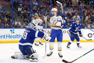 Гол в продължението донесе нов домакински успех на Тампа Бей, победи и за Торонто, Кълъмбъс и Каролина в НХЛ