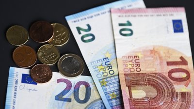 Само с евро на касата: Търговци и клиенти приемат спокойно края на двойното обращение