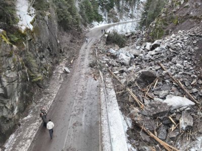 Голямо срутище затвори за движение пътя Велинград Сърница При инцидента