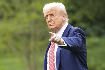 Съединените щати обявиха че налагат нови петролни санкции срещу Иран