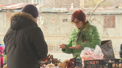 Първи работен ден с разплащане само в евро - как се справят хората?