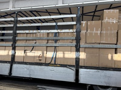 Близо пет милиона броя в над 240 000 кутии контрабандни