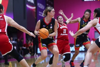 Борислава Христова и клубният й тим Атинайкос се класираха за полуфиналите на баскетболния турнир Еврокъп