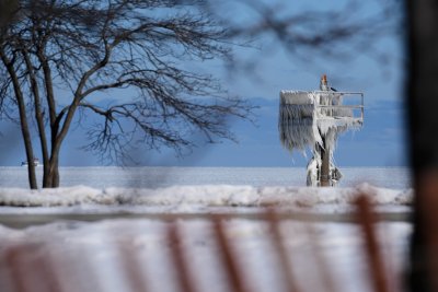 Фарът на пристанището край езерото Мичиган в Чикаго е изцяло