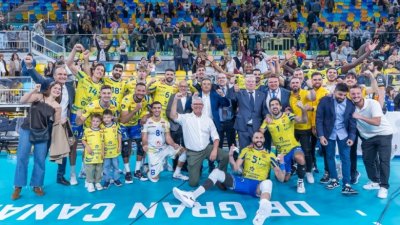 Добромир Димитров и Лас Палмас запазват шансовете си за място на четвъртфиналите в Шампионската лига