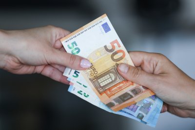 Около 206 000 фалшиви евро банкноти с номинал 50 100