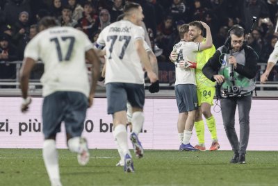 Лацио отстрани носителя на трофея Болоня след драма с дузпи