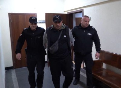 След протестите в Лом: Съдът определи мярка "задържане под стража" за мъж, обвинен в блудство