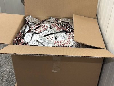 Двама чешки граждани са задържани за нелегално производство на лекарства