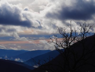 В следобедните часове облачността над страната ще се задържи по