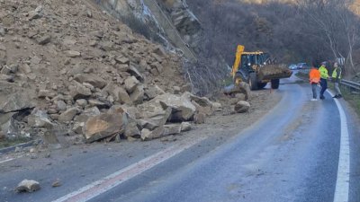 През последните месеци движението през Кресненското дефиле все по често