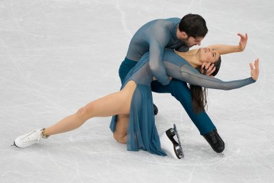 Французи се окичиха с олимпийското злато в танцовите двойки по фигурно пързаляне
