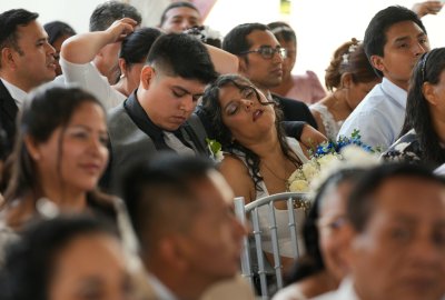 Над 100 двойки сключиха граждански брак в перуанската столица Лима