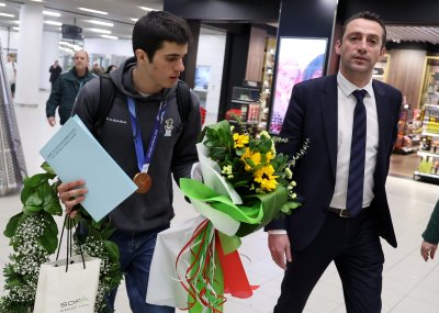 Министър Пешев към Тервел Замфиров: Благодаря ти за емоциите, цялата нация се гордее с теб