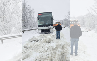 Автобус с 25 души е закъсал край свищовското село Вардим