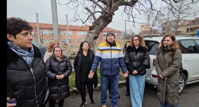 Родители на третокласници от ОУ Димитър Петров в Сливен тази