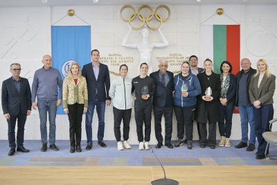 Ректорът на НСА награди европейските шампионки по бадминтон