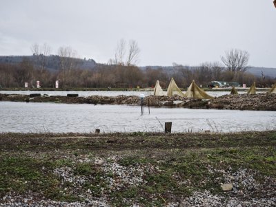 Тунджа излезе от коритото си край Казанлък: Критична е ситуацията при рибарниците