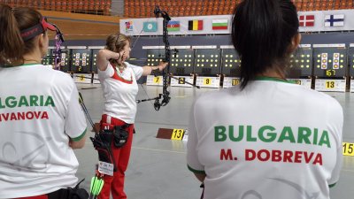 Българският отбор жени компаунд се класира на финал на европейското първенство по стрелба с лък в зала в Пловдив