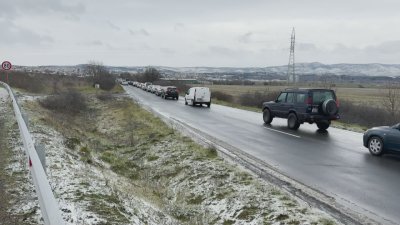 Остава усложнена зимната обстановка в област Бургас