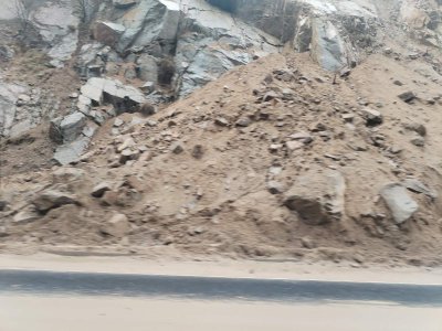 Rockfall Causes Traffic Disruption in Kresna Gorge